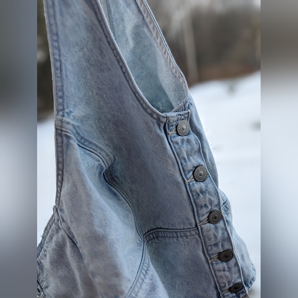 Levi’s Womens Button Down Denim Slim Fit Halter Crop Top Light Wash 🔥 - Picture 9 of 10